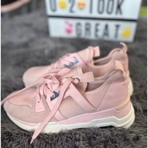 Calvin Klein Women's‎ Huma Sneaker Size 7.5 $139